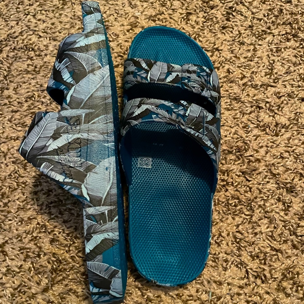Teal size 38/39 Freedom Moses slides. Worn once to try on.
